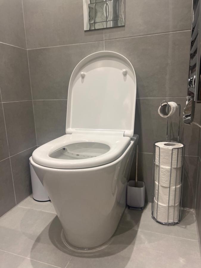 London Heathrow Airport Apartment Voyager House Terminal 12345 - Ev Electric And Parking Available Hillingdon Extérieur photo