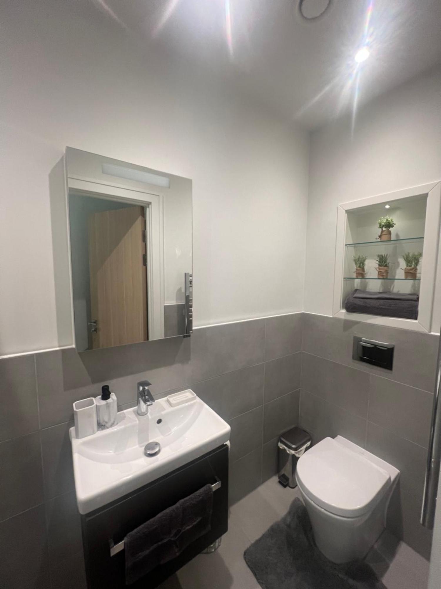 London Heathrow Airport Apartment Voyager House Terminal 12345 - Ev Electric And Parking Available Hillingdon Extérieur photo